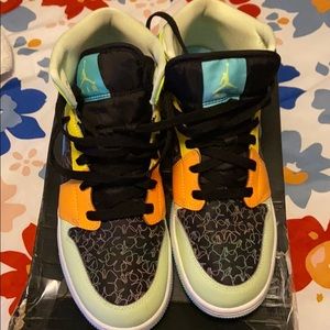 AIR JORDON 1 MID SE (GS)